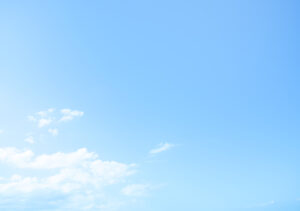 【無料素材】やわらかな青空の背景写真（A4・横長）