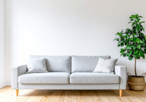 【無料素材】北欧風のグレーのソファ・コピースペース