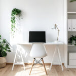 【無料素材】植物と自然光のナチュラルなワークスペース