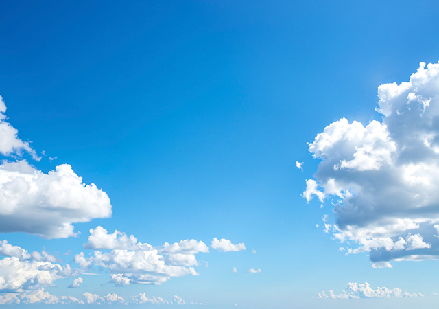 【無料素材】空と雲のシンプルな背景01