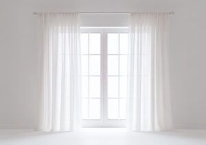 【無料素材】透け感のあるカーテンがある窓（レース）